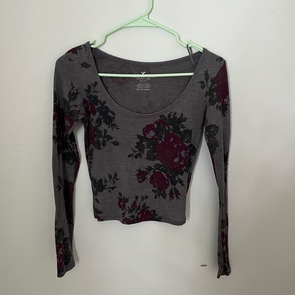 American Eagle Grey floral crop top long sleeve XS